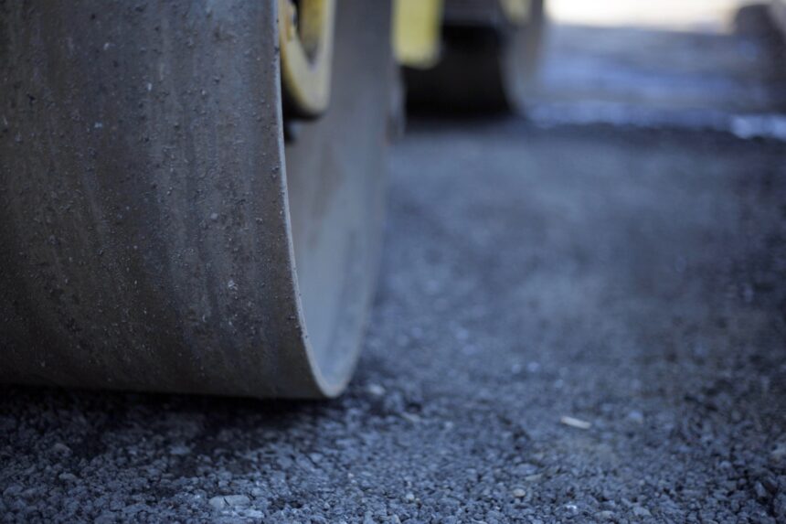 В Братске ликвидировали деформации дорожного покрытия на трех участках трассы А-331 «Вилюй»