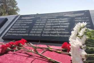 В Братске открыли мемориальную плиту в память о погибших в СВО