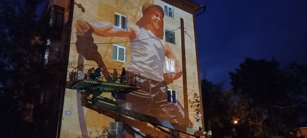 В Братске профессиональные художники разрисуют несколько стен зданий