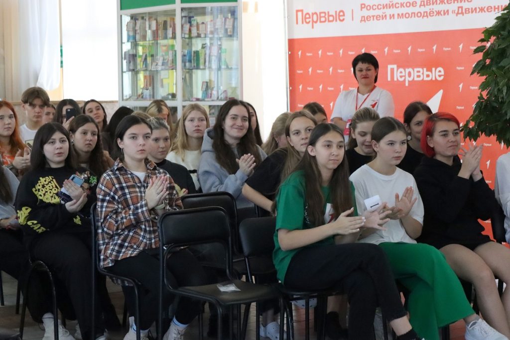 В Братске прошел городской слет школьных активистов и участников РДДМ «Движение Первых» «Моя страна - Россия»