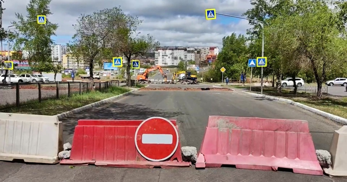 Дорога перекрыта барьерами, идет ремонт.