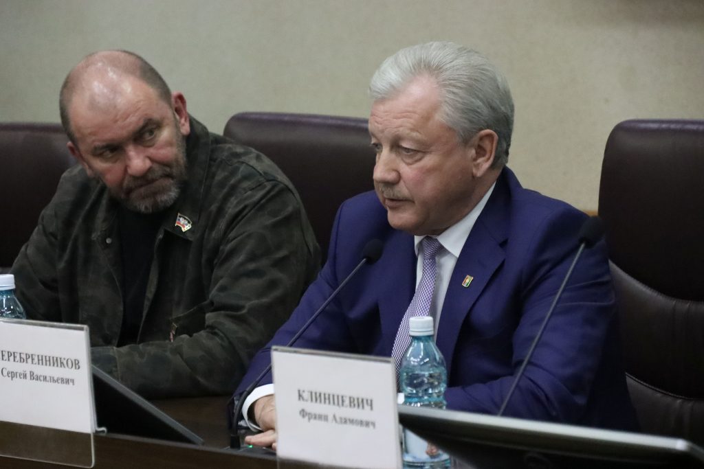 В Братске состоялся круглый стол «СВО и консолидация общества» с участием федеральных политиков и экспертов