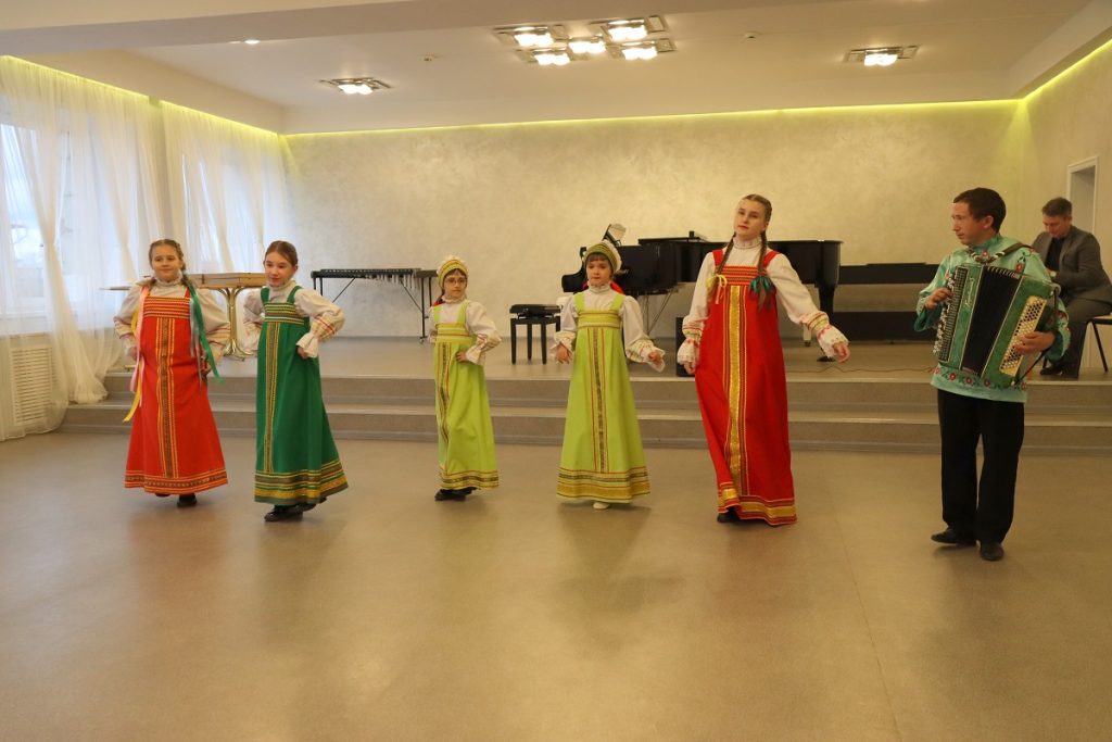 В Детской школе искусств №1 прошел «День семьи с открытым добрым сердцем» для братчан с особыми детьми