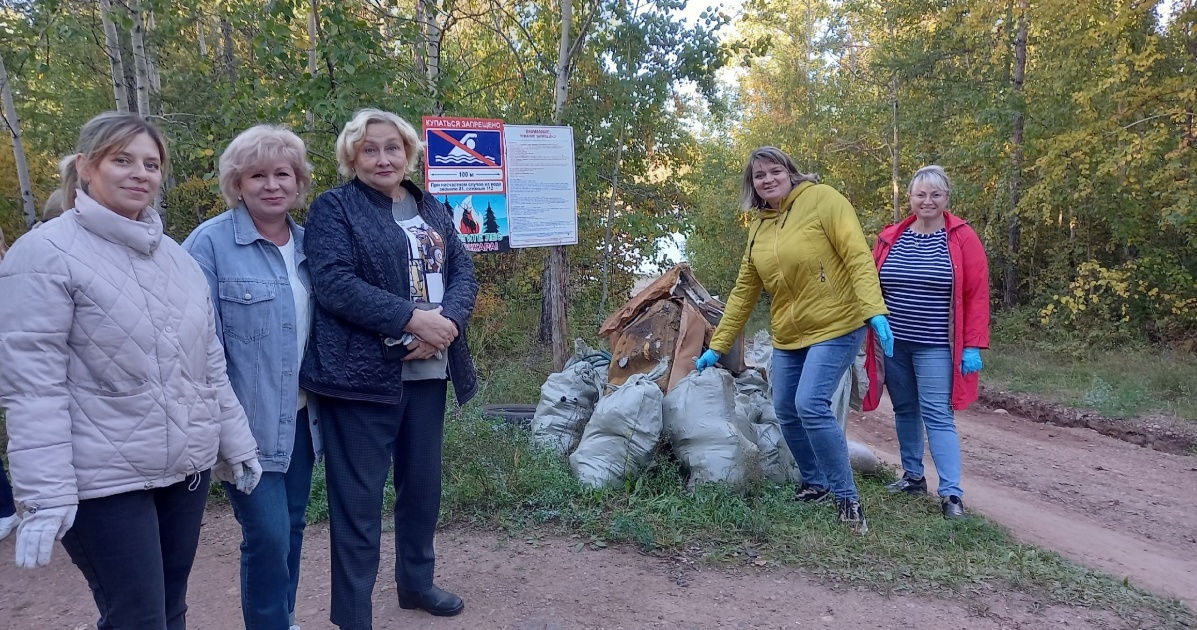 В рамках экологической акции «Чистый берег» в Братске волонтеры собрали 53,3 кубометра мусора