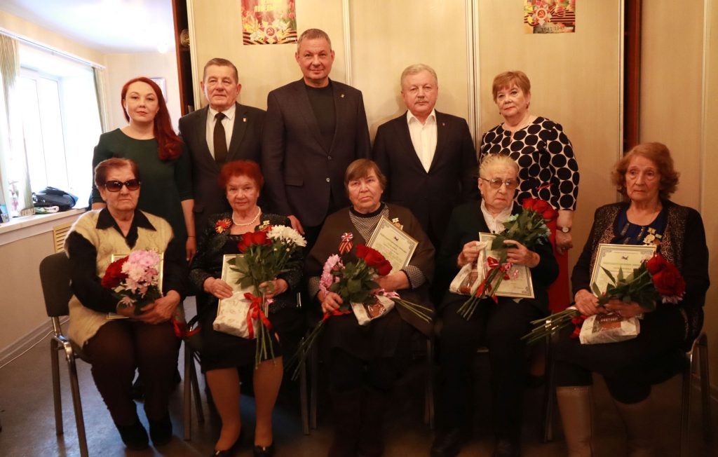 Восьмерых жительниц блокадного Ленинграда поздравляли сегодня в Братске