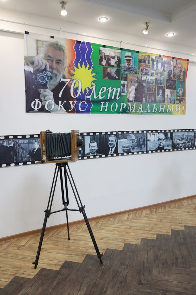 Выставку знаменитого братского фотографа Александра Силивончика посетили депутаты ЗС Приангарья