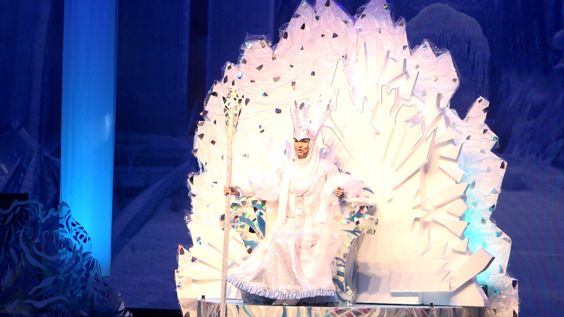 Ёлку мэра посетили 100 юных братчан