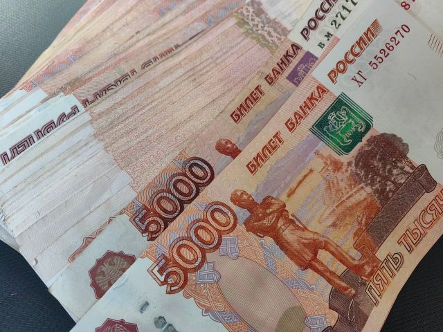 Подросток из Братска передал курьеру-мошеннику 10 миллионов рублей