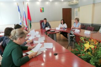 Зарплаты ниже МРОТ и вознаграждение в конвертах: в администрации Братска обсудили проблему неформальной занятости