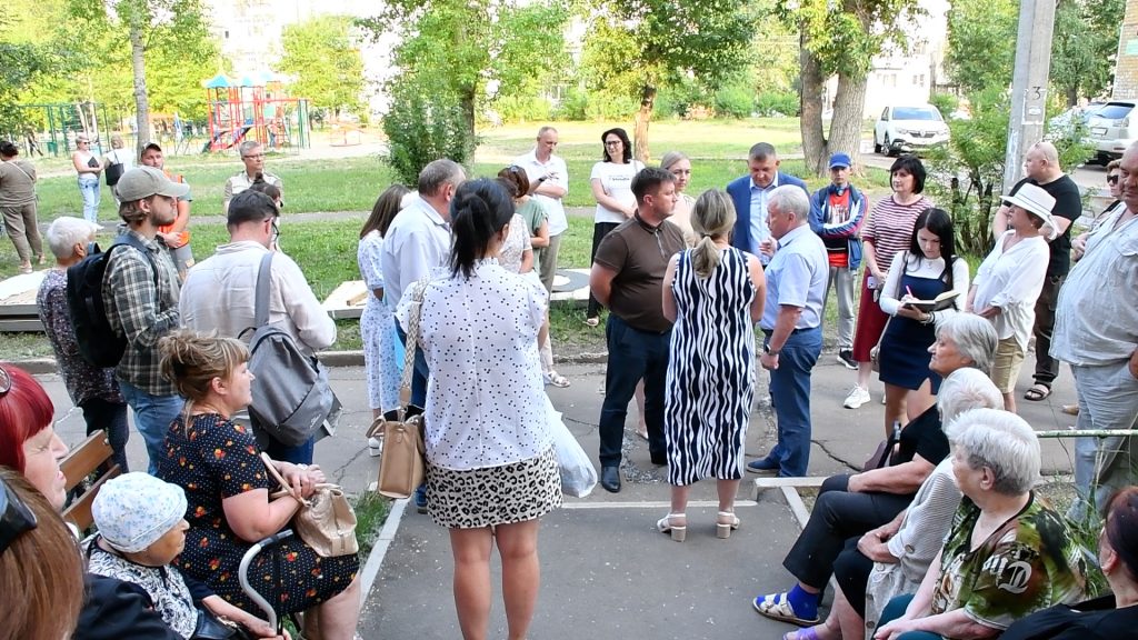 Жильцы дома на Подбельского в Братске ожидают озеленения и благоустройства двора