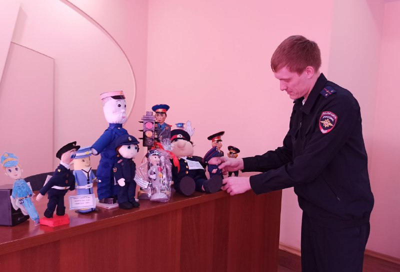 Жители Братска и района создают игрушечных полицейских для конкурса
