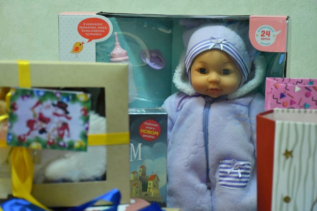 Жители Братска исполнили желания более 40 детей из интернатов