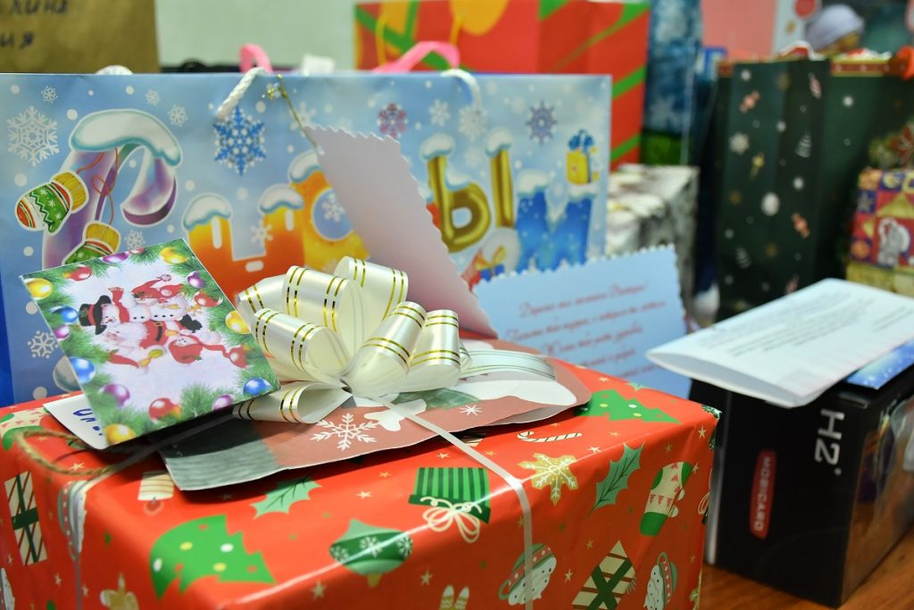 Жители Братска исполнили желания более 40 детей из интернатов