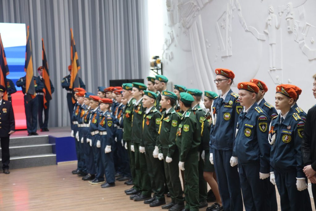 Знамя Победы развесят во всех районах Братска в преддверии праздника